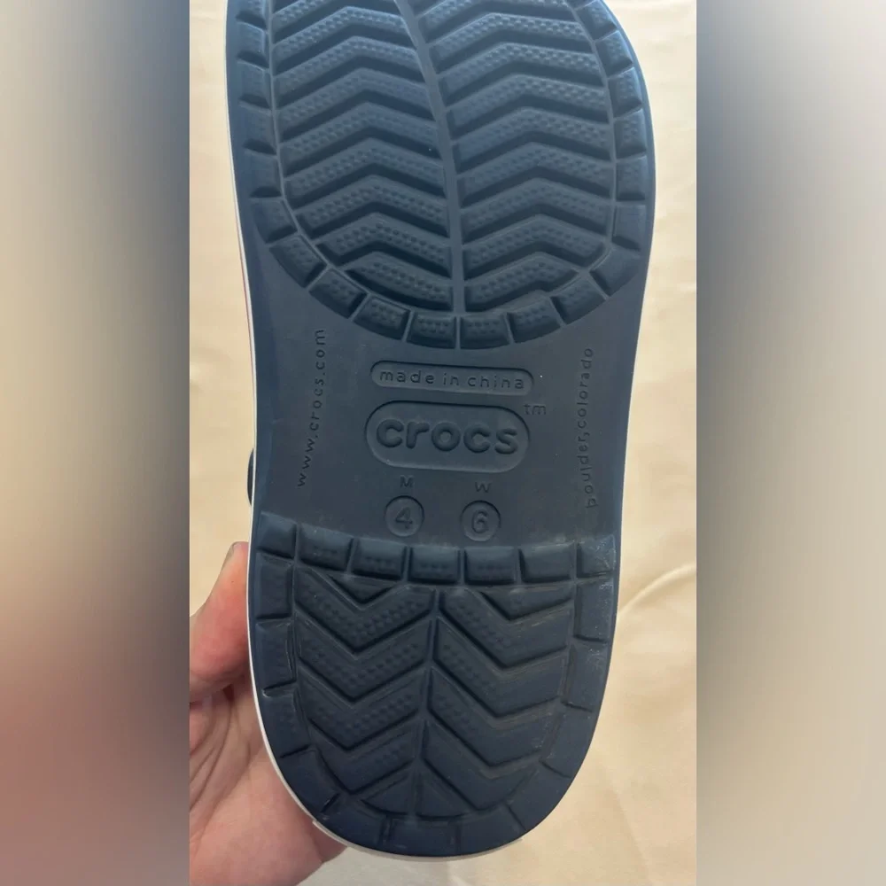 CROCS Kids Navy Clogs with‎ Dinosaur Charms